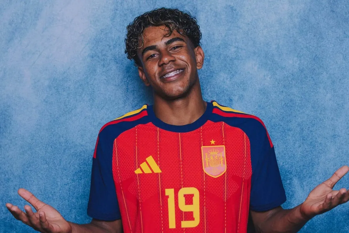 Lamine Yamal in Spain national team kit