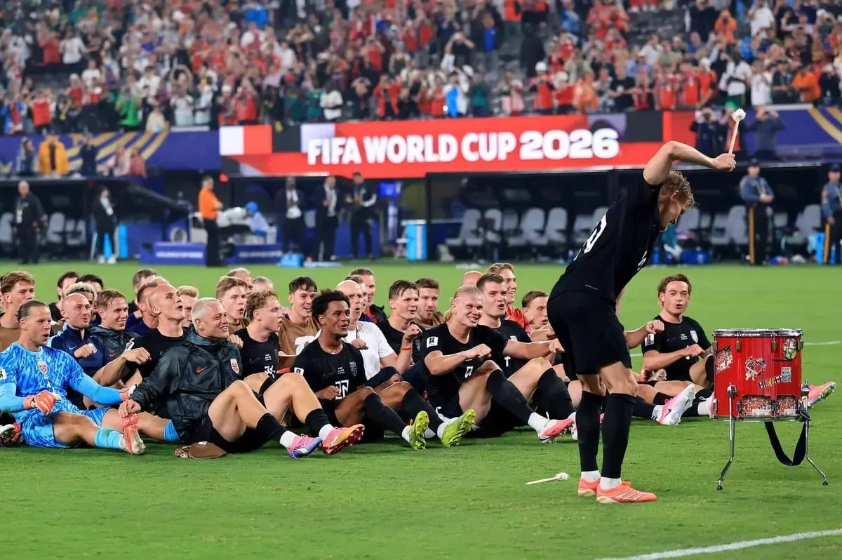 Norway players and fans performing the "ro" chant together.
