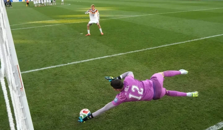 Expert Insights: How to Truly Watch a Penalty Shootout
