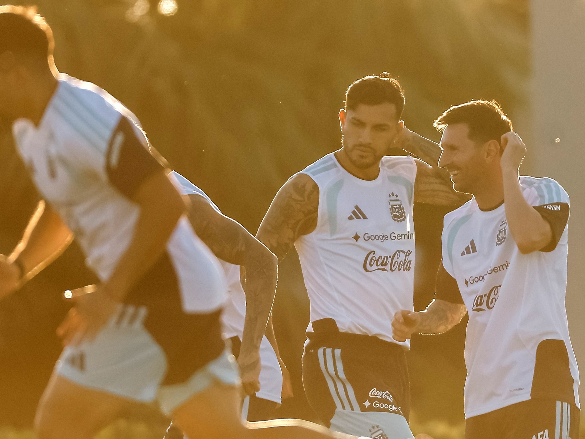 Leandro Paredes entrenando con la Selección Argentina en Kansas City.