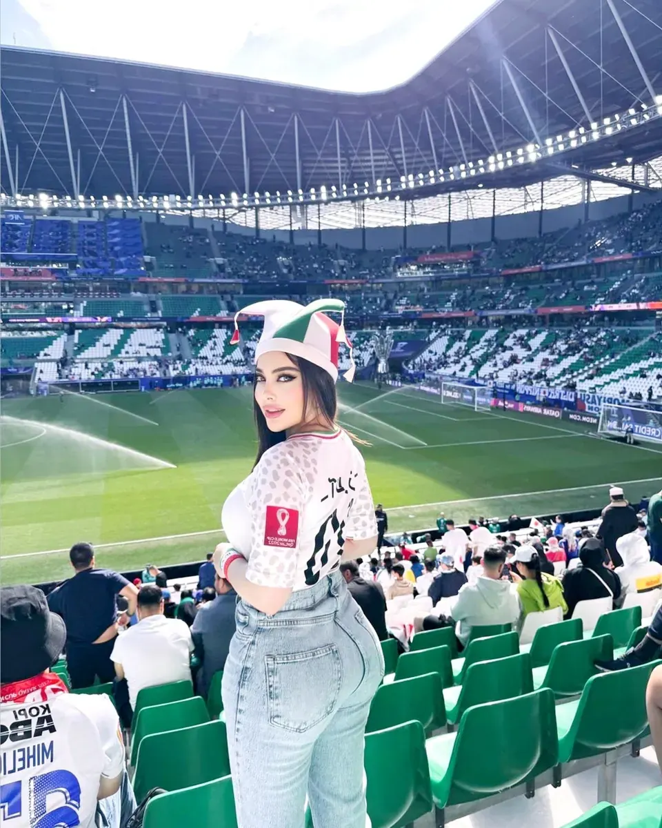 Ayase Ueda and Tsuyoshi Watanabe in Japan national team kits