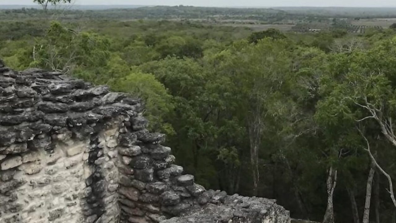 Estudiante de Arqueología Descubre Ciudad Maya Perdida con Tecnología LiDAR