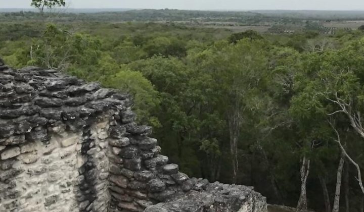 Estudiante de Arqueología Descubre Ciudad Maya Perdida con Tecnología LiDAR