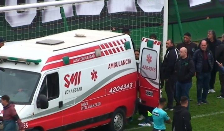 Arquero de Chicago Hospitalizado Tras Ser Agredido por Petardo en Partido Suspendido