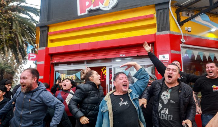La Pizzería “Redonditos” se Convierte en Epicentro de la Vigilia por el Indio Solari