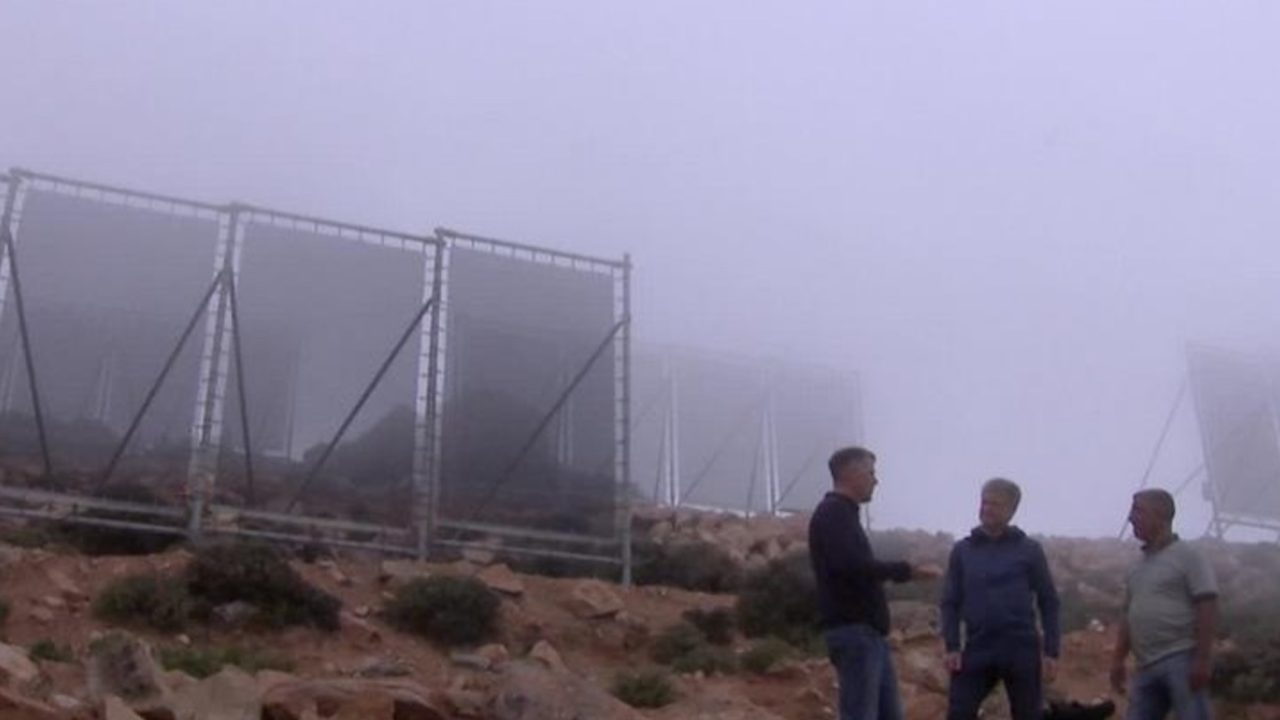 Comunidades Marroquíes Capturan Agua de la Niebla Atlántica con Redes de Polímero
