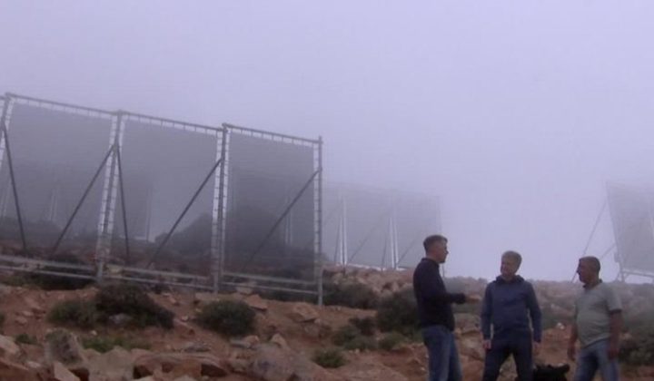 Comunidades Marroquíes Capturan Agua de la Niebla Atlántica con Redes de Polímero