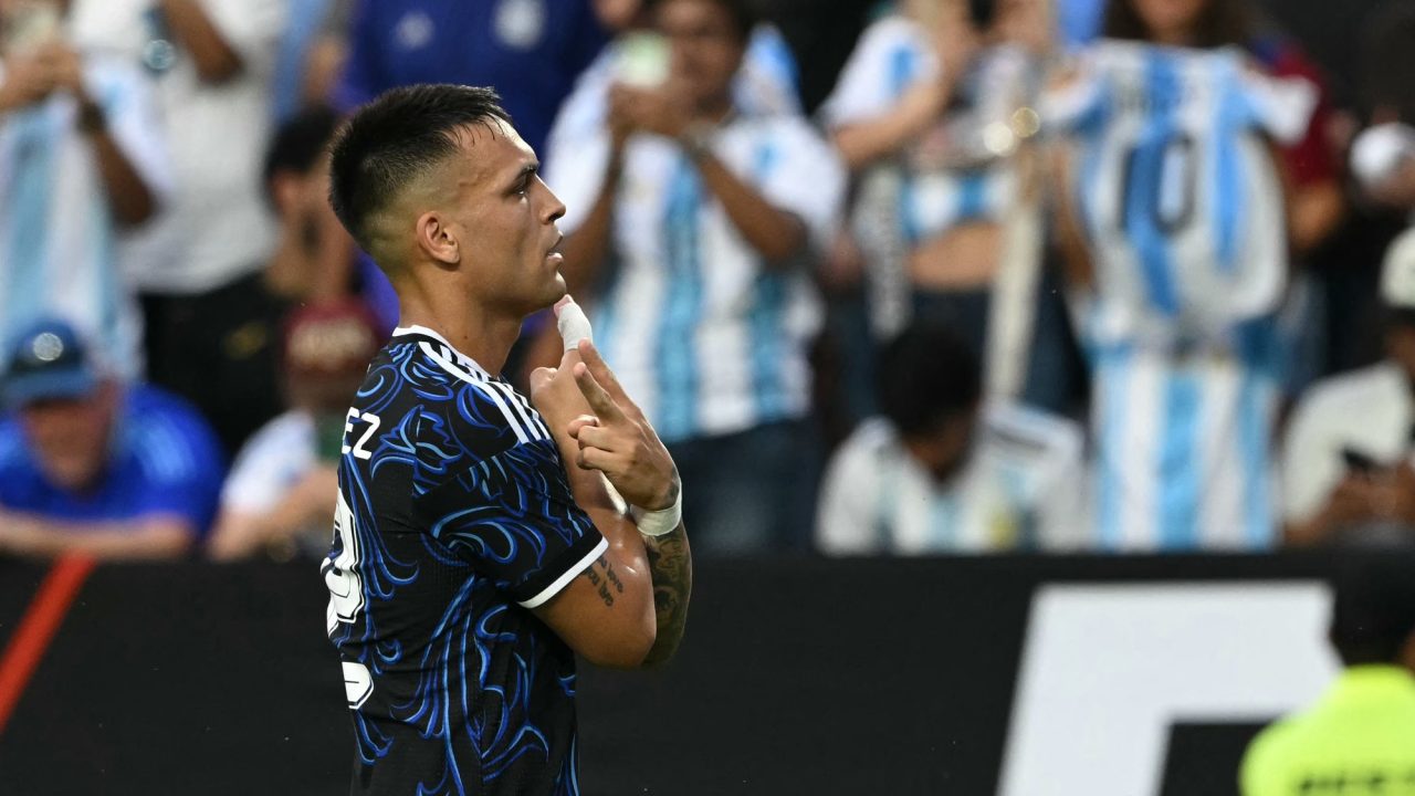 Lautaro Martínez de penal pone en ventaja a Argentina ante Honduras