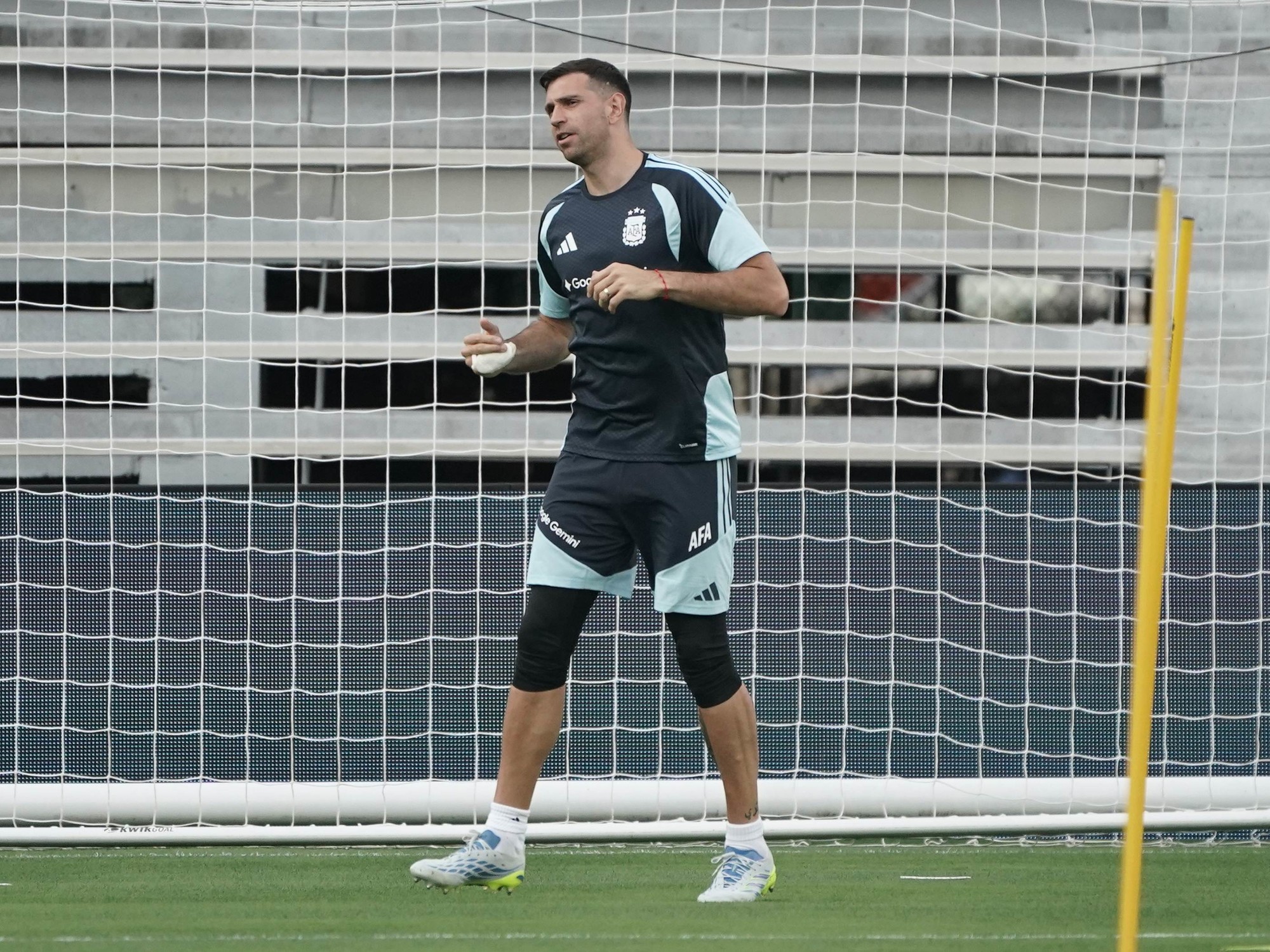 Emiliano Martinez training with the Argentina national team.
