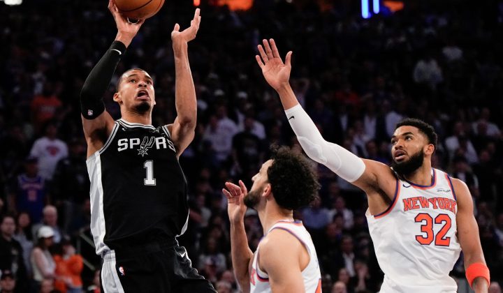 Spurs Shock Knicks in New York to Narrow NBA Finals Deficit