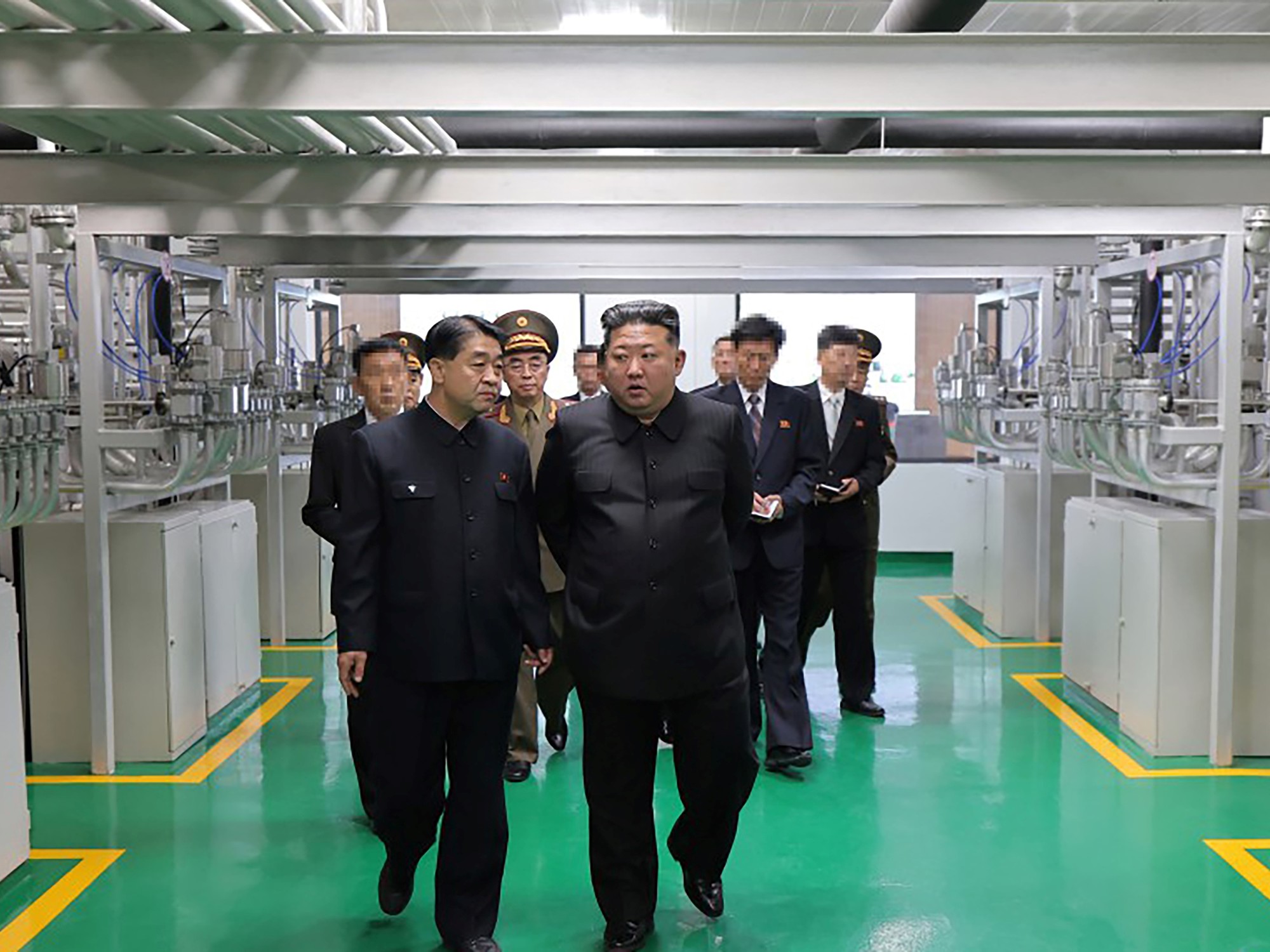 Vista exterior de una instalación industrial en Corea del Norte, posiblemente una planta nuclear.