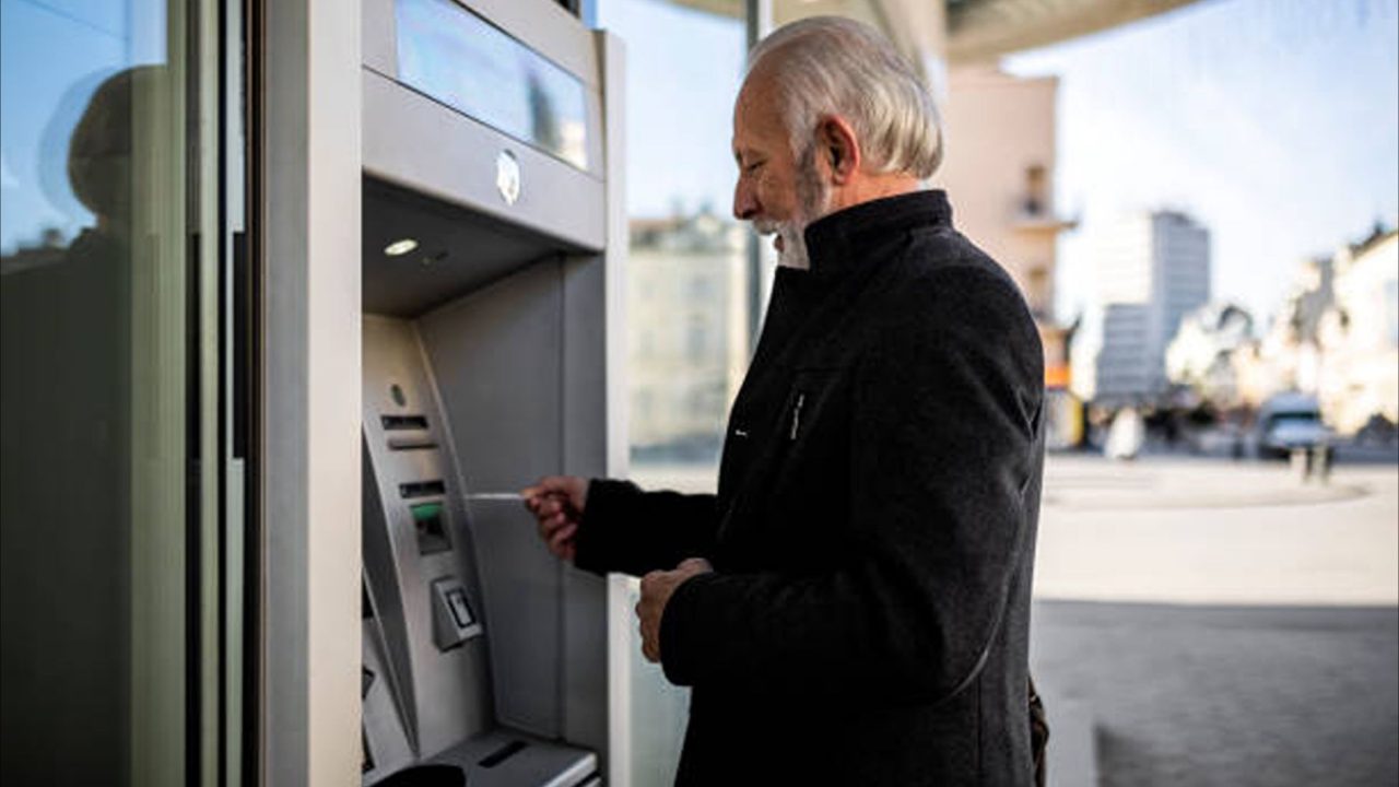 Jubilados en España recibirán el doble de su pensión en junio de 2026 con la paga extra de verano