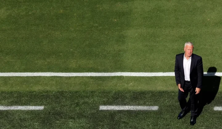 France Coach Deschamps Criticizes MetLife Stadium Pitch After World Cup Opener