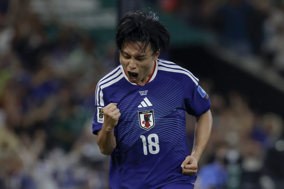 Ayase Ueda in action for the Japan national football team during a match.
