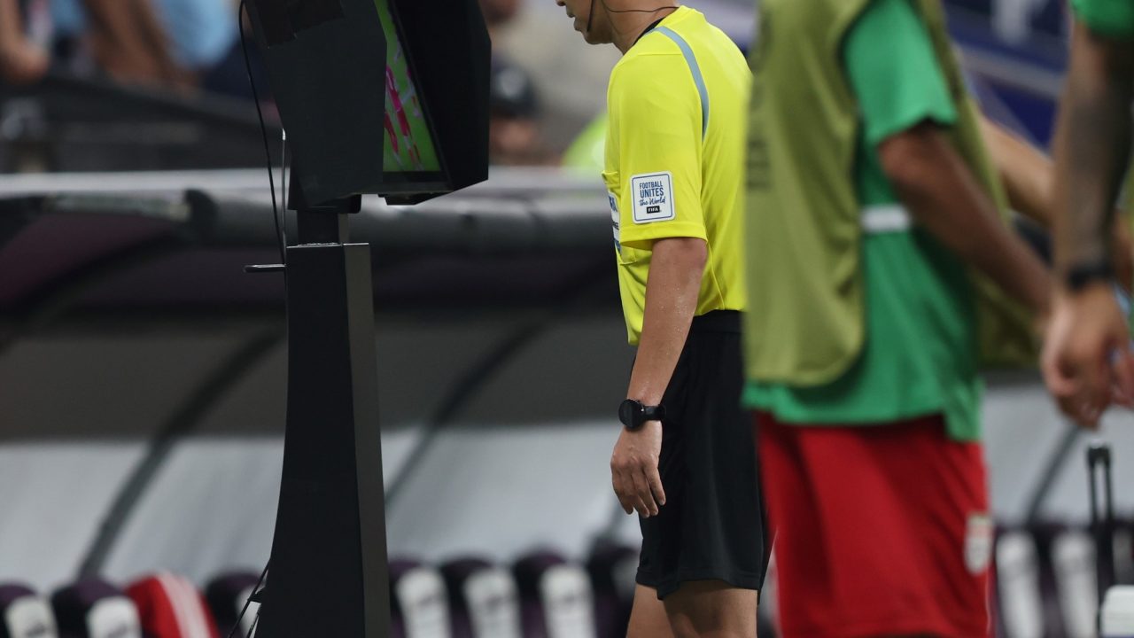 FIFA busca reducir el número de goles con nuevas reglas del VAR