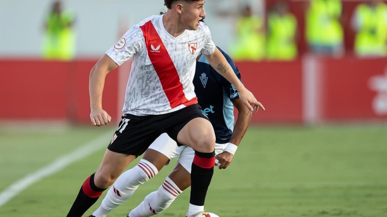 Oso Martínez, el español que sueña con jugar en River y fue seguido por Scaloni
