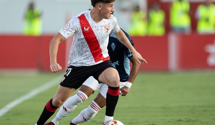 Oso Martínez, el español que sueña con jugar en River y fue seguido por Scaloni