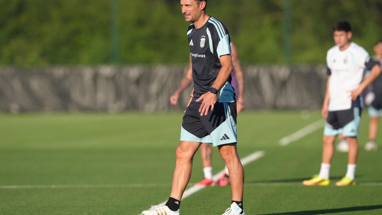 Scaloni’s Argentina Boosted by Key Players Returning to Training