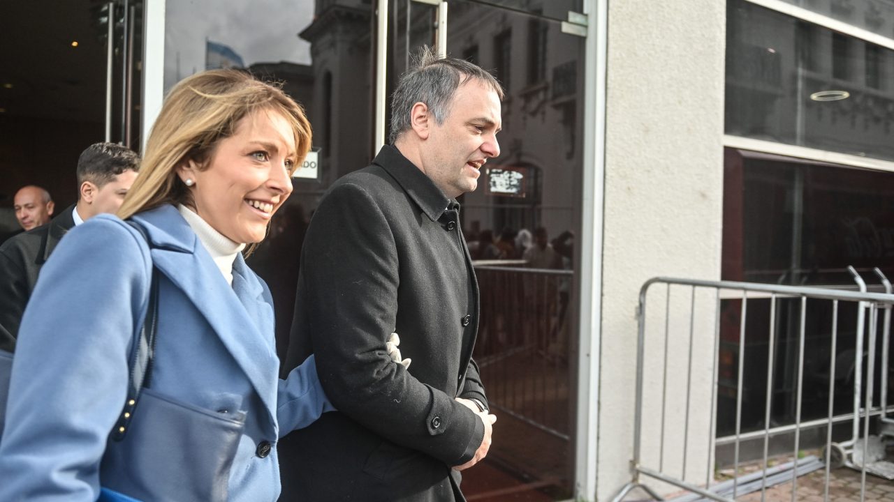 Argentina’s Chief of Staff Manuel Adorni Admits to Undeclared “Black” Savings of $500,000