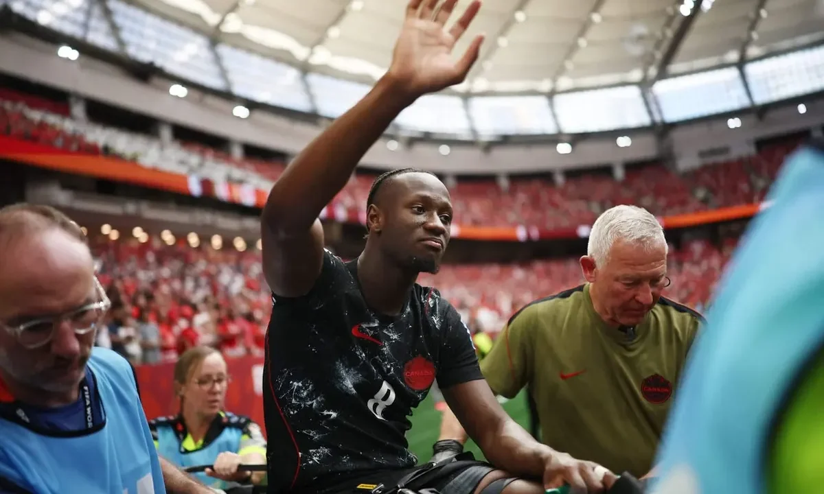 Canada Midfielder Ismaël Koné Suffers Apparent Serious Leg Injury