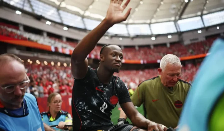 Canada Midfielder Ismaël Koné Suffers Apparent Serious Leg Injury