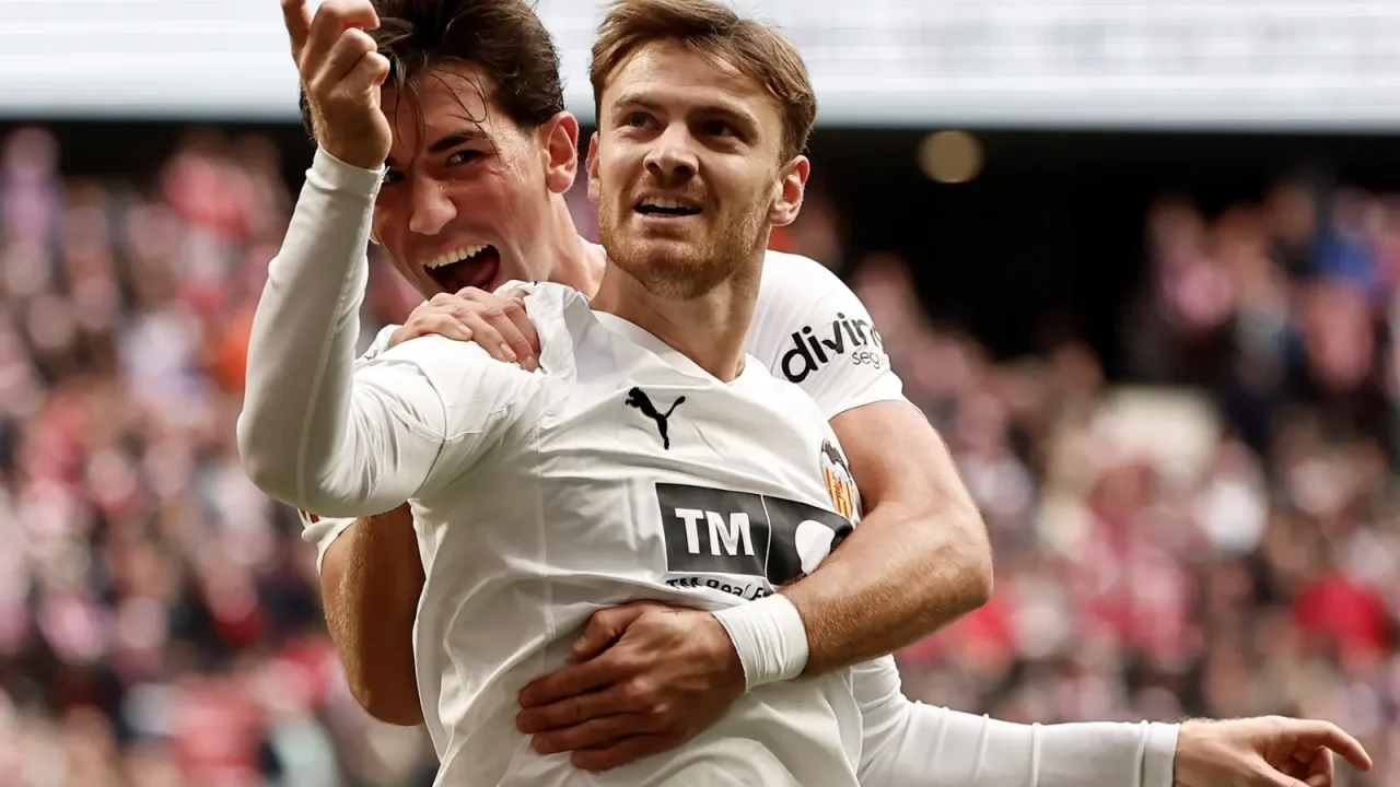River Plate and Fiorentina Reach Agreement for Lucas Beltrán, Player Decision Pending