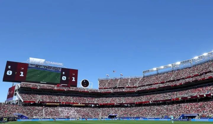 Fans Display Banned Pre-Revolutionary Iranian Flags at World Cup Match