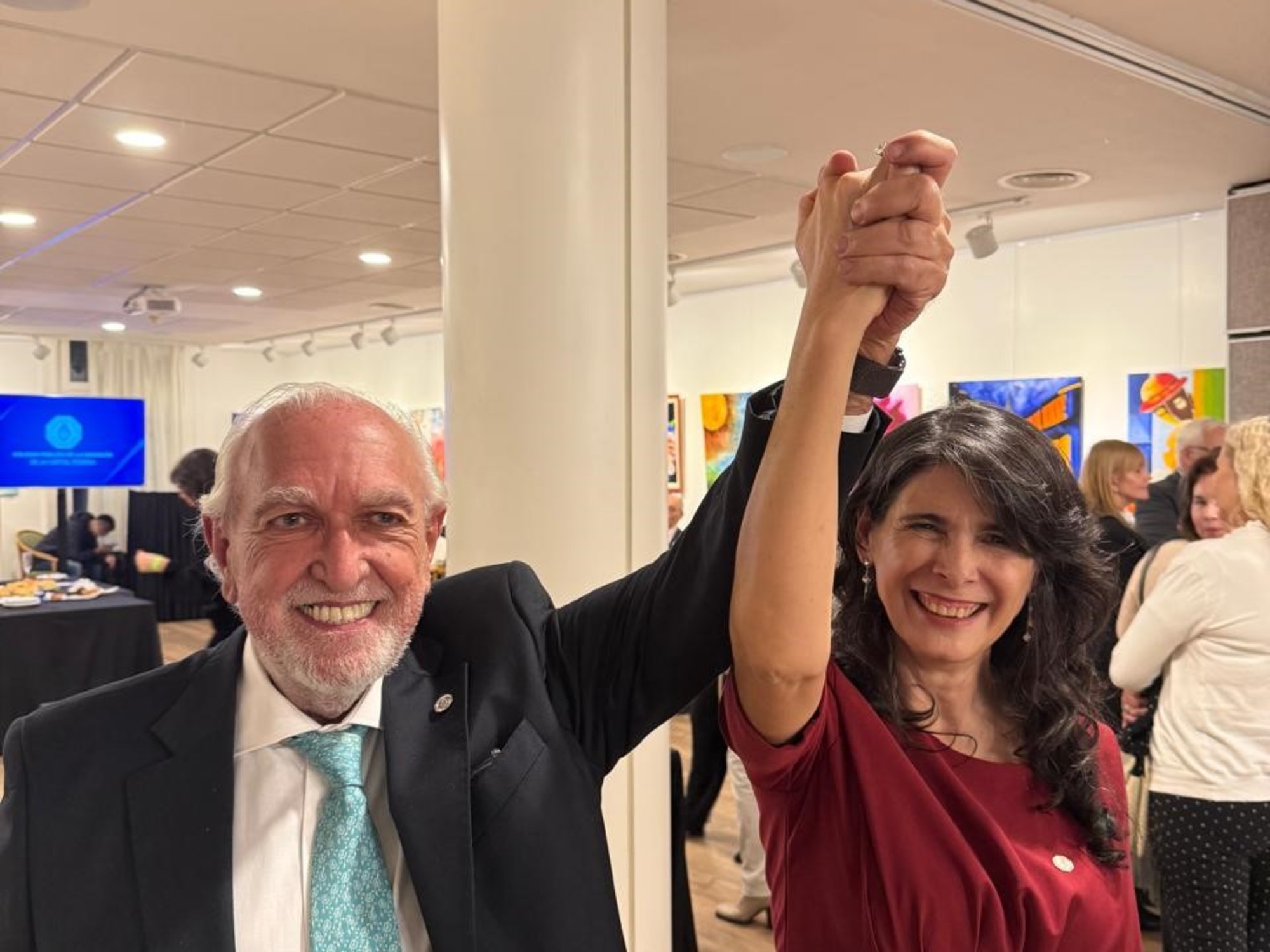 Alejandra García, Minister of Justice Juan Bautista Mahiques, and outgoing president Ricardo Gil Lavedra at the Buenos Aires Bar Association.