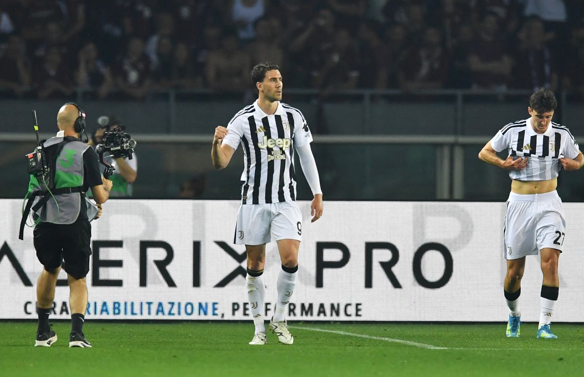 Dusan Vlahovic of Juventus celebrating a goal
