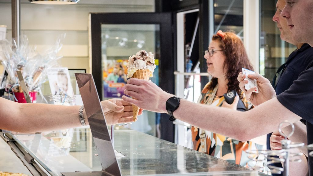 Tipping Point: How Payment Terminals Are Reshaping Restaurant Gratuities