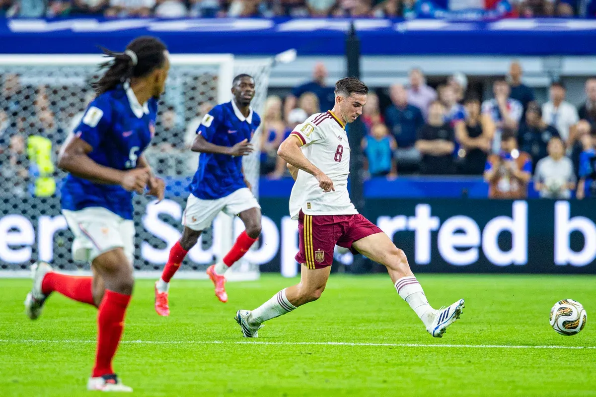 Fabián Ruiz in action for the Spain national football team.