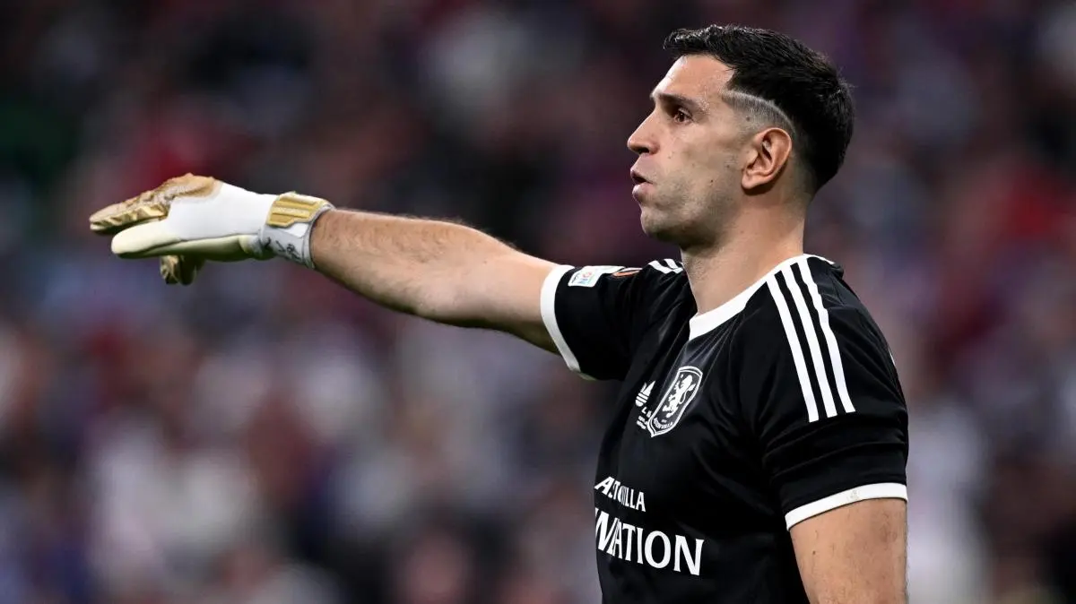 Juventus Eyes Dibu Martínez Amidst Aston Villa Price Drop and Agent Links