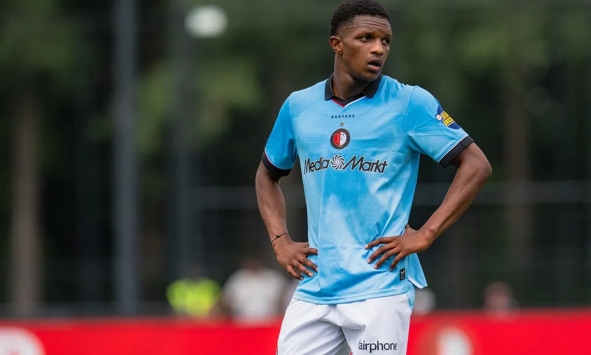 Feyenoord’s Givairo Read Attracts Interest from Nottingham Forest as Transfer Fee Debate Begins