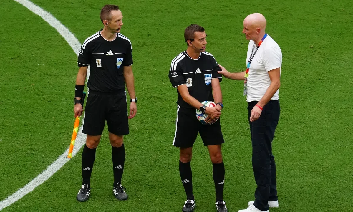 Norway Coach Solbakken Reacts Calmly to Controversial Cable Incident