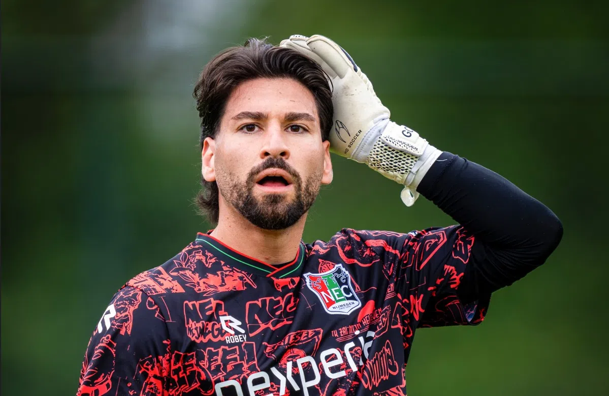 Gonzalo Crettaz, NEC goalkeeper, in action during an Eredivisie match, 2025-26 season