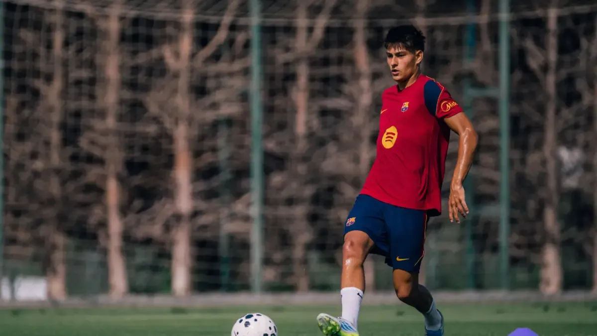 Barcelona’s Flick Eyes Youth Talent Amid Frenkie de Jong Injury Concerns