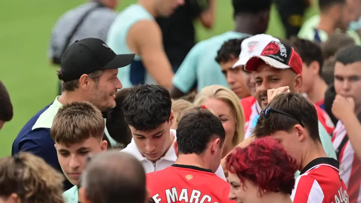 New Athletic Bilbao Coach Terzic Experiences Passionate Fan Welcome at Lezama
