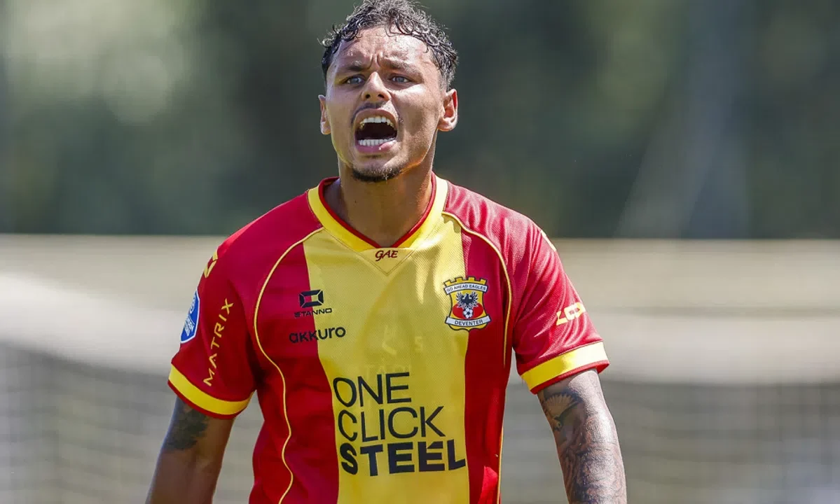 Dean James Focuses on Go Ahead Eagles Performance Amid Transfer Speculation