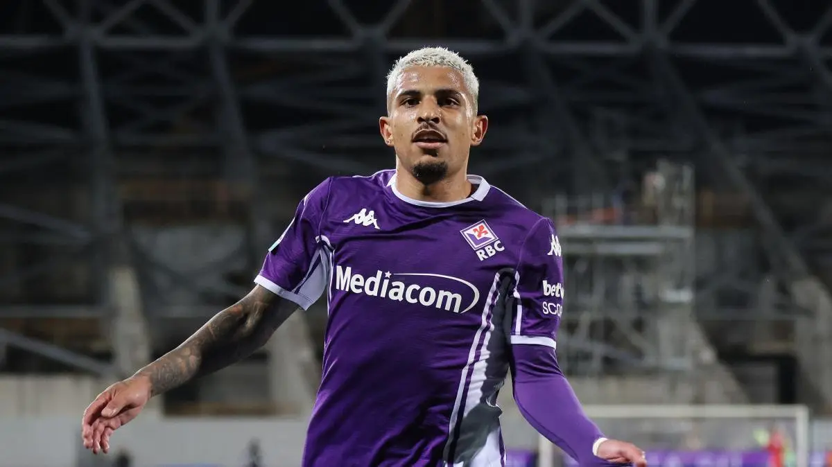 Newcastle United Joins Race for Fiorentina Defender Dodô
