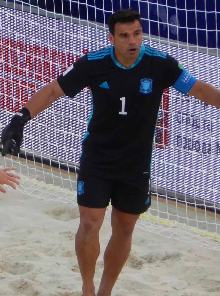 Spain national team coach Luis de la Fuente on the sidelines during a match.