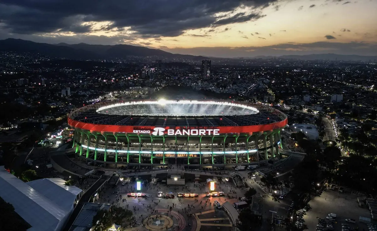 Fans at the Estadio Azteca for a football match.