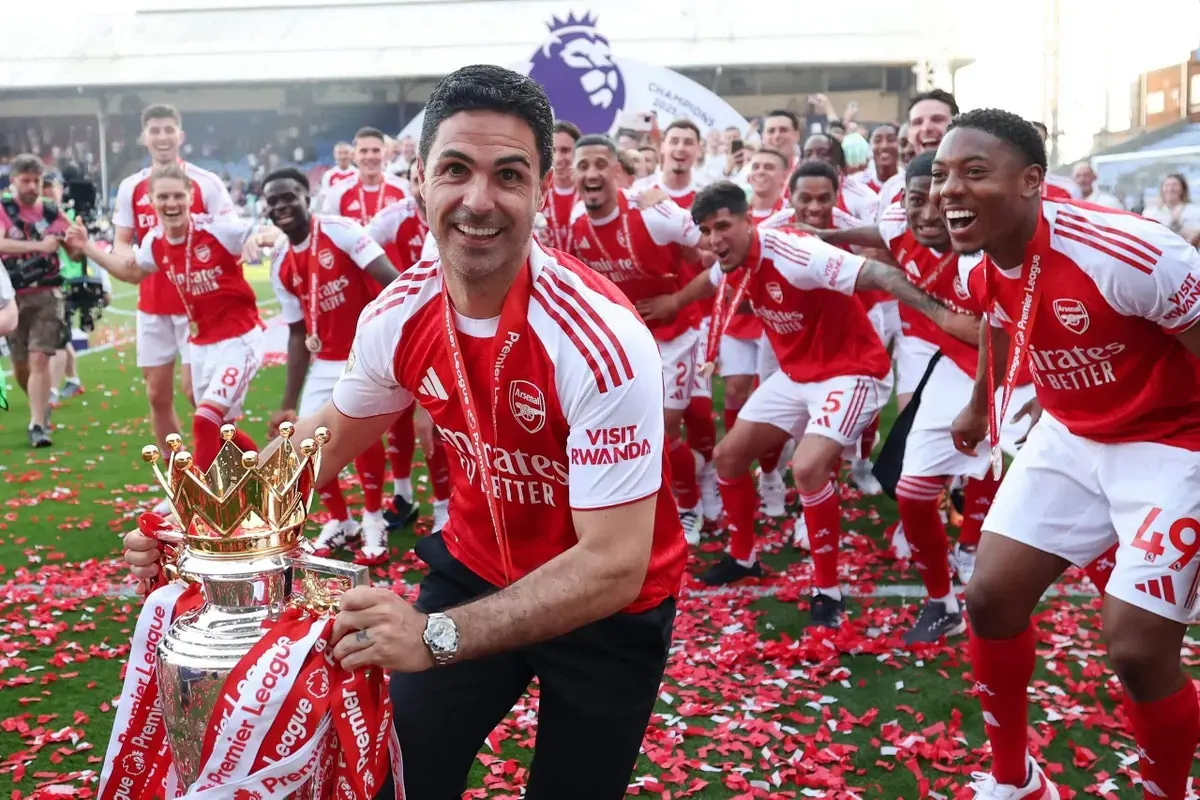 Arsenal players celebrating with the Premier League trophy after winning the 2025/26 season.