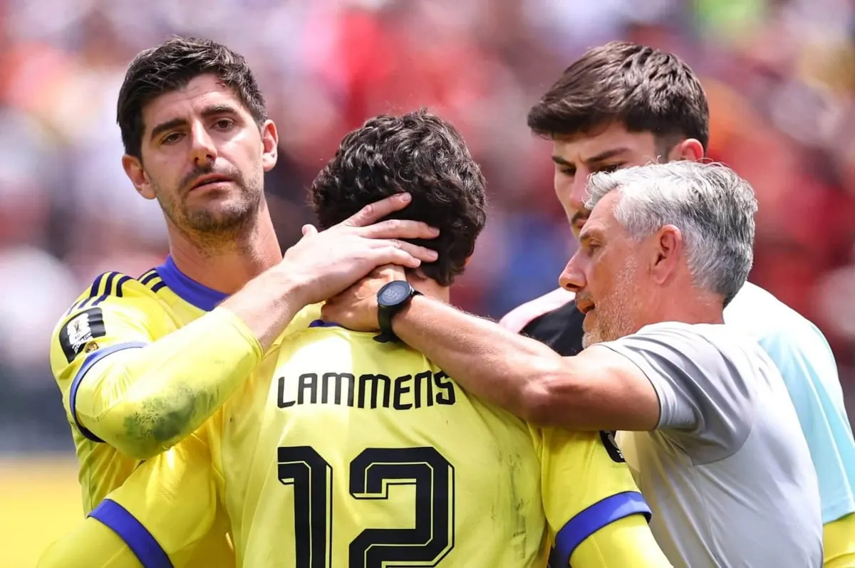Thibaut Courtois consoles Senne Lammens after Belgium's World Cup exit.