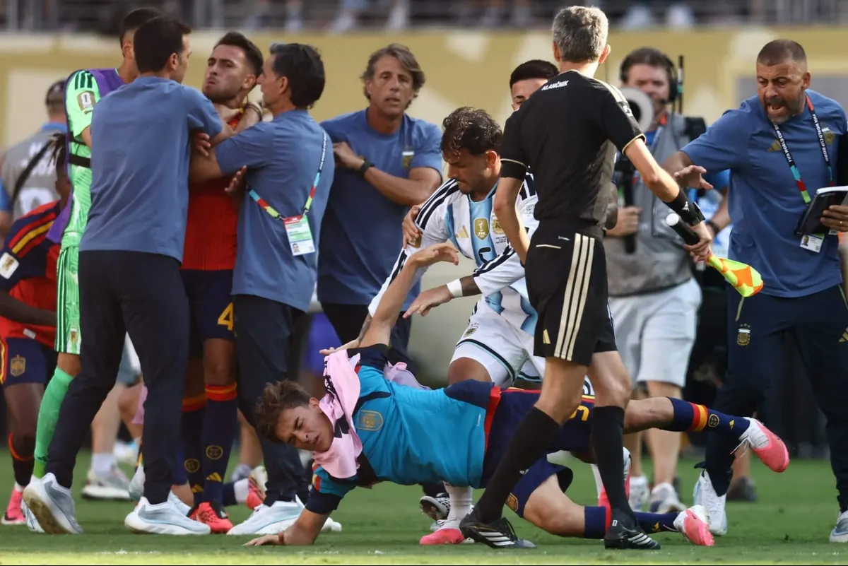 Argentine players confronting Spanish players during the 2026 World Cup final