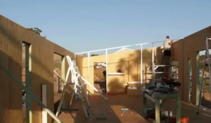 Australian Couple Builds Off-Grid Sustainable Home Powered by Solar Energy
