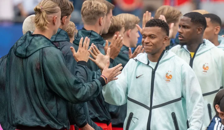 Deschamps Confident Mbappé Unaffected by Racist Remarks Ahead of World Cup