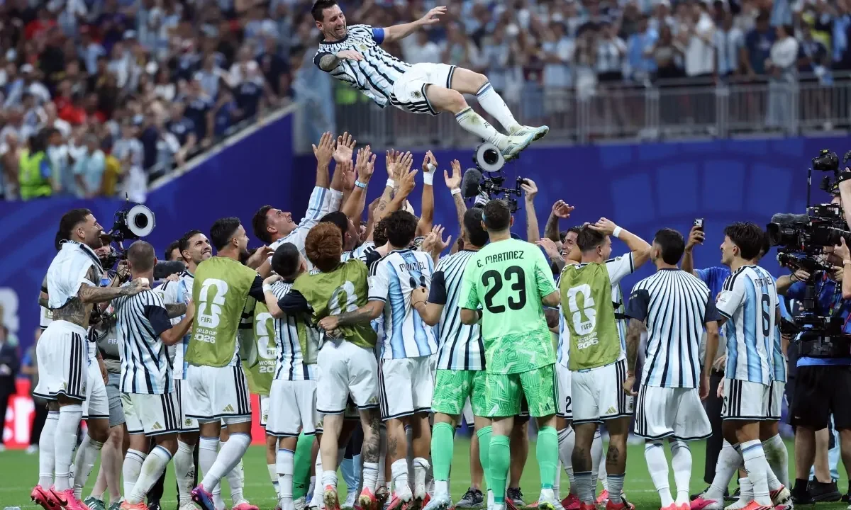Messi’s Tears: Argentina Secures World Cup Quarter-Final Berth in Thrilling Comeback