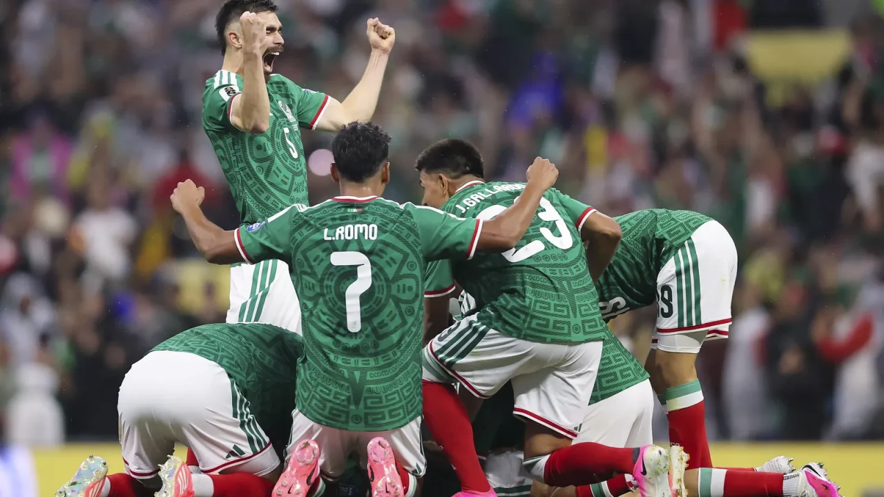 Mexico Ends 40-Year World Cup Knockout Curse with Ecuador Victory