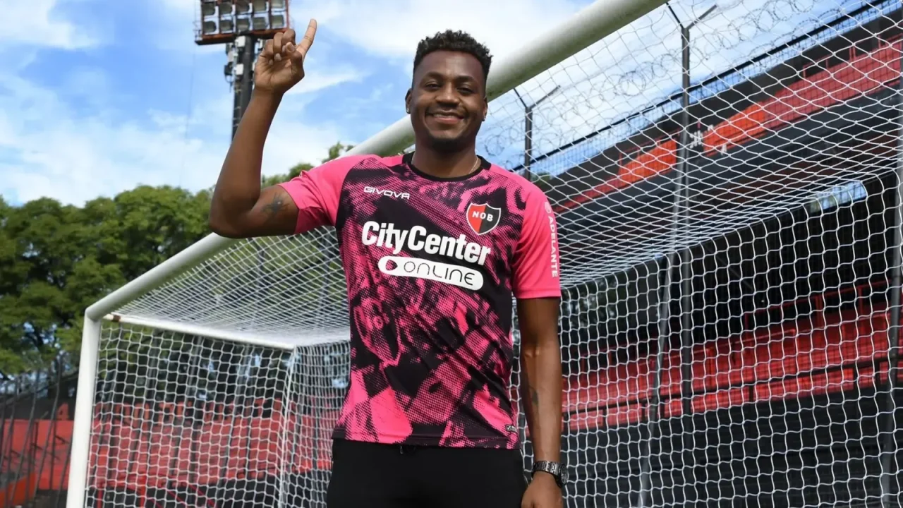 Colombian Goalkeeper Iván Arboleda Joins Sarmiento