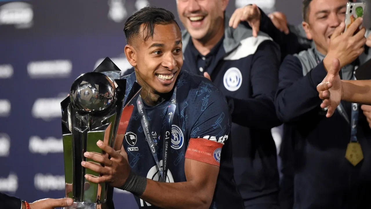 Sebastián Villa Bids Farewell to Independiente Rivadavia Ahead of Boca Juniors Return